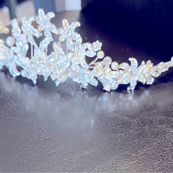 crystal and pearl floral tiara - Picture 2 of 2